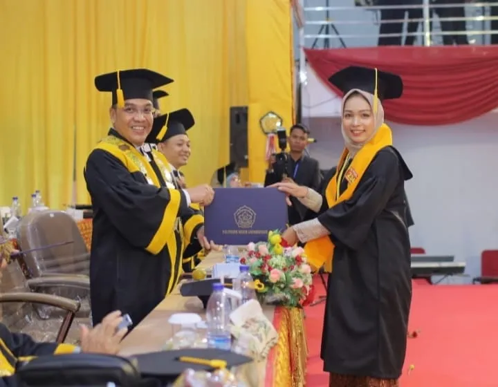 Direktur PNL Wisuda 993 Mahasiswa, 241 Cumlaude