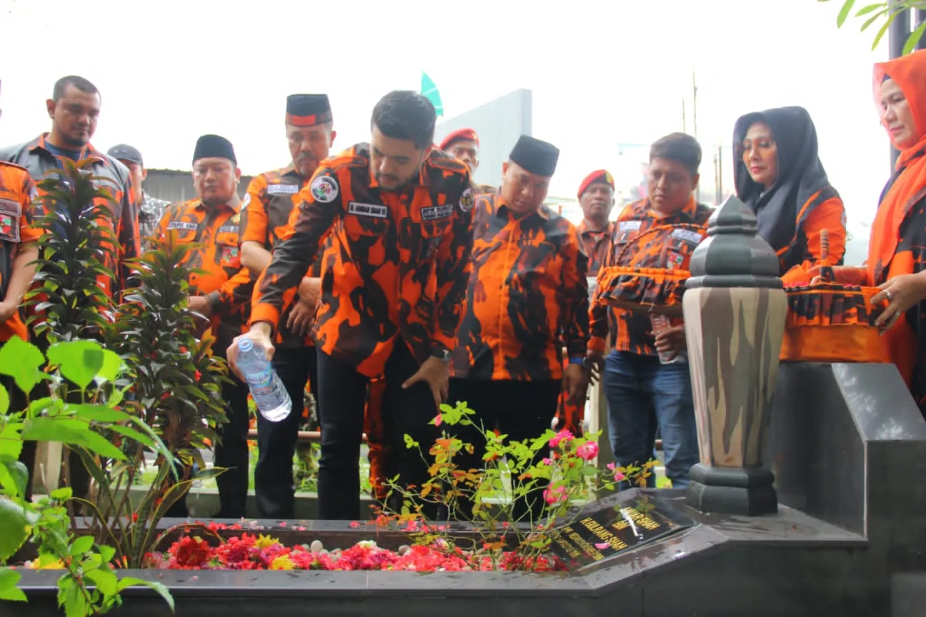 Rangkai HUT PP Ke 63 Tahun, MPW Pemuda Pancasila Ziarah ke Makam Sesepuh