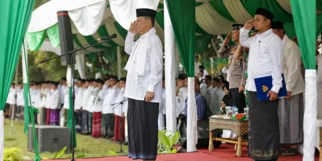 Pj Gubernur Aceh Irup Hari Santri Di Pesantren Al-Manar Aceh Besar