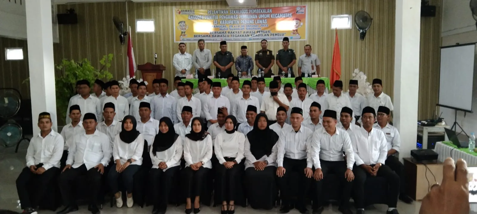 51 Panwaslu Kecamatan Se Palas Dilantik