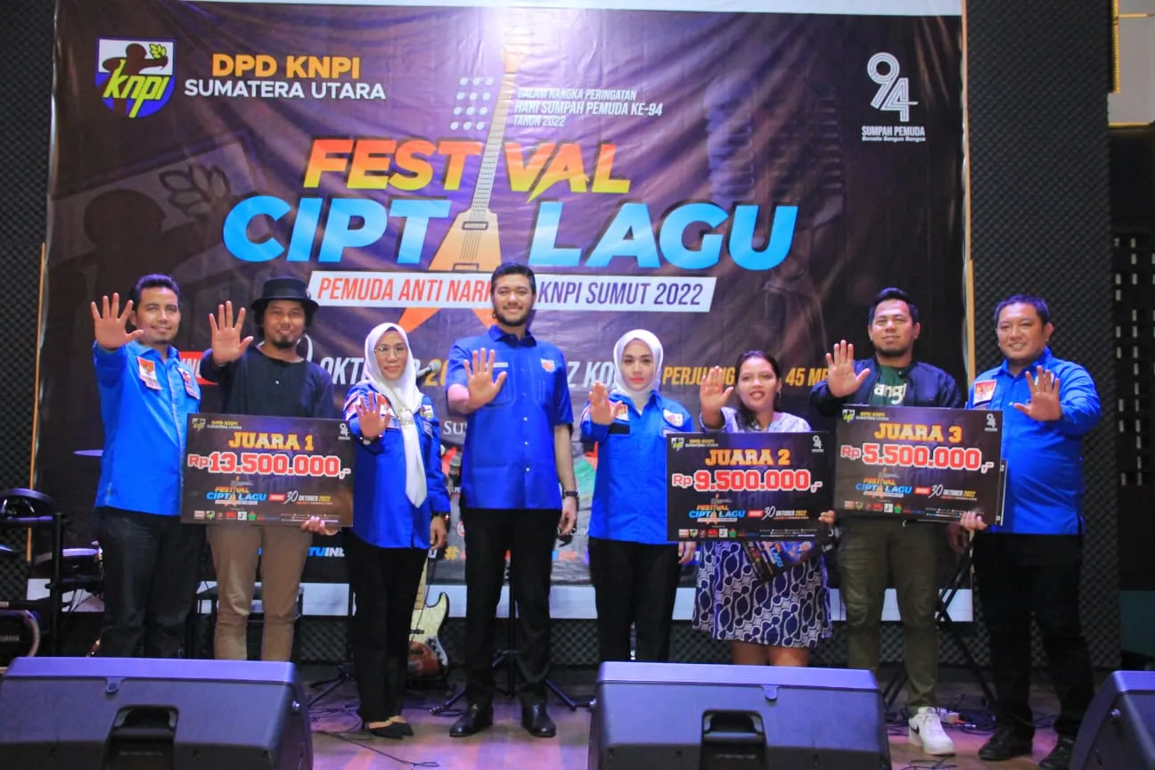 El Adrian Shah Serahkan Hadiah Pemenang Festival Cipta Lagu Pemuda Anti Narkoba KNPI Sumut 2022