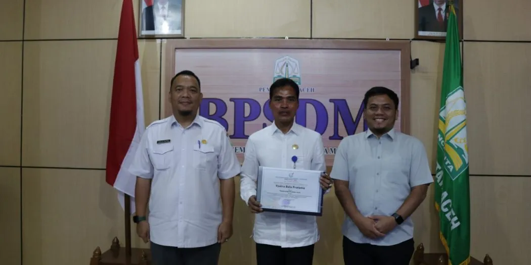 Pemerintah Aceh Terima Penghargaan Vyatra Dari Politeknik Akamigas