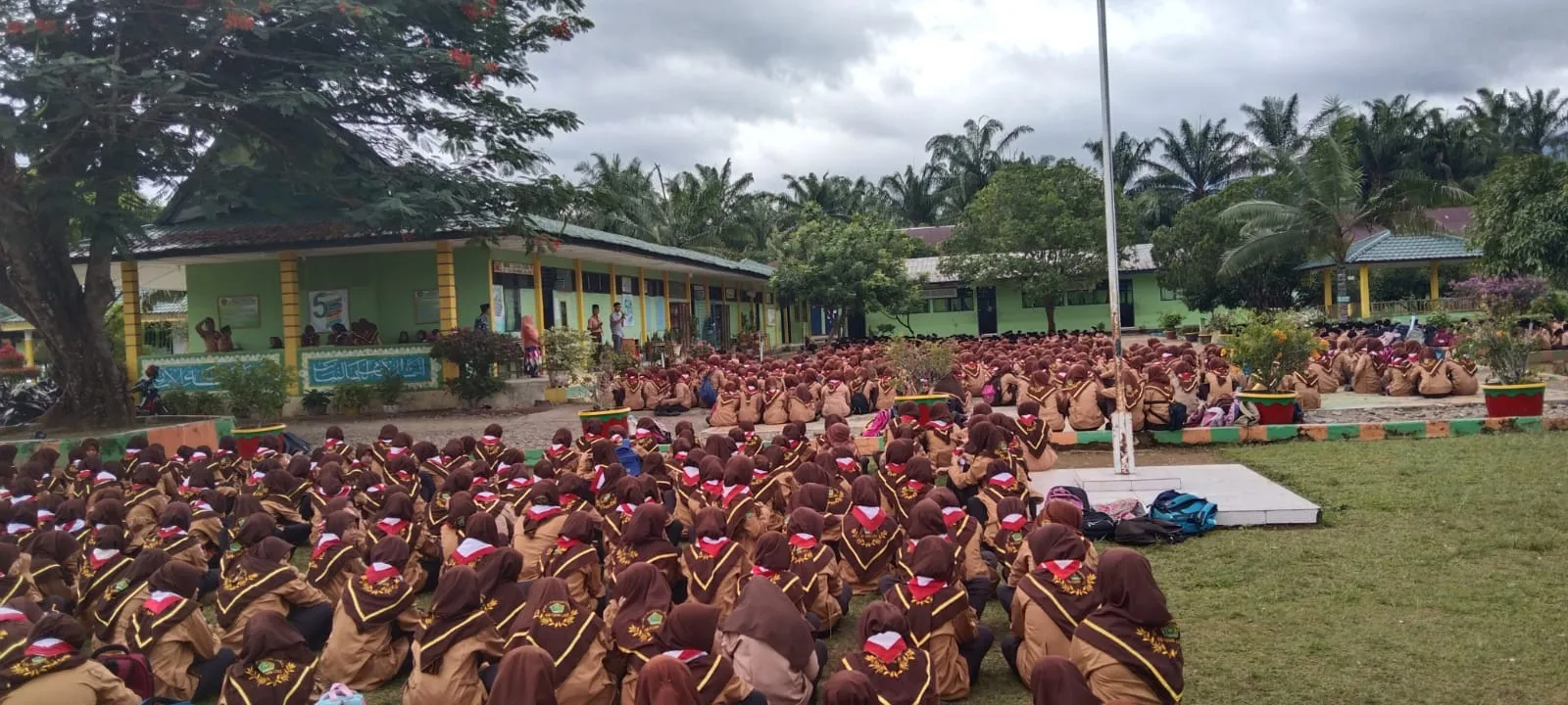 Siswa-siswi MTsN 1 Padanglawas, do'a bersama Setiap Jumat