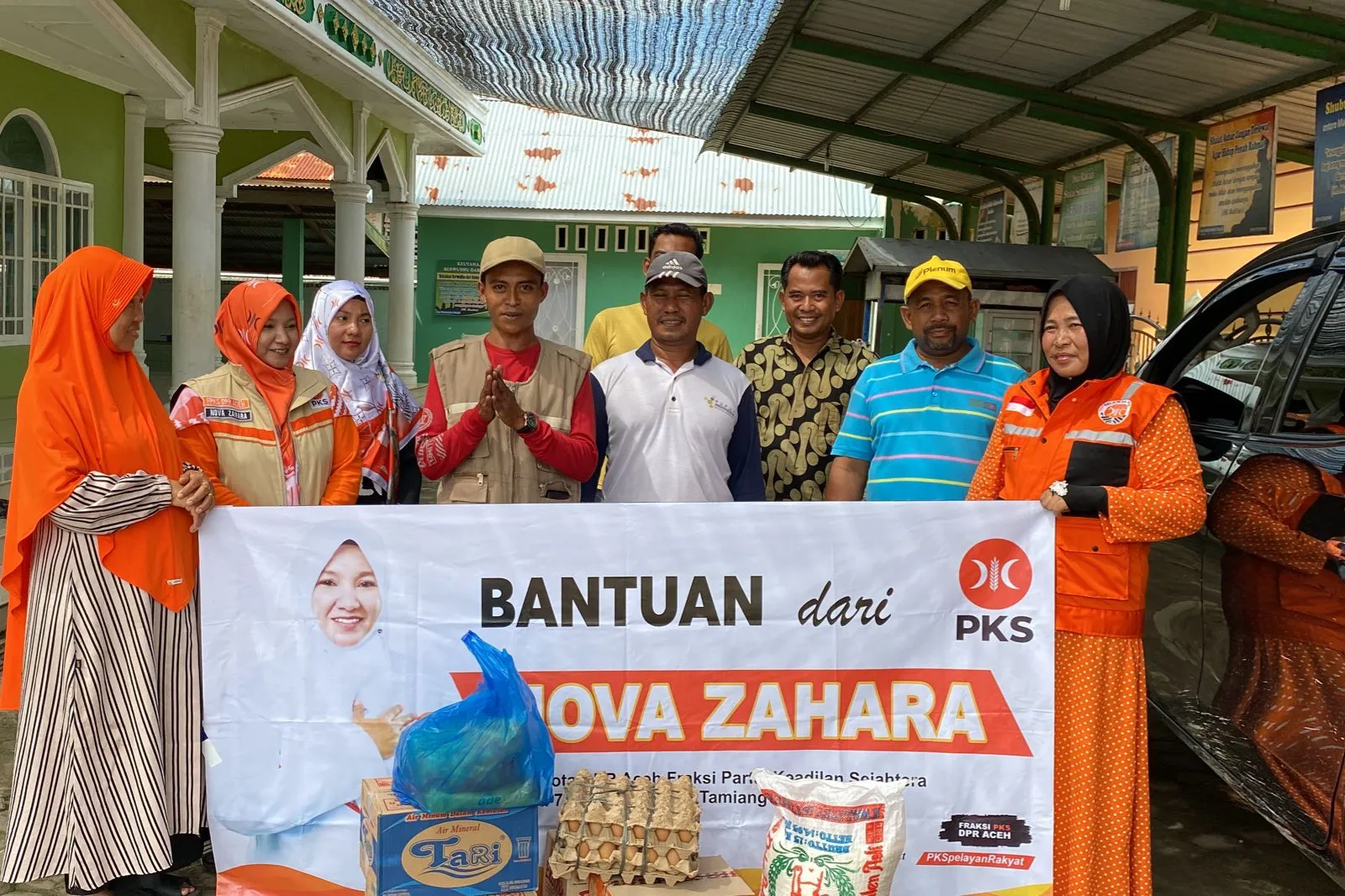 Terobos Daerah Terisolir, Nova Zahara Bantu Korban Banjir Tamiang
