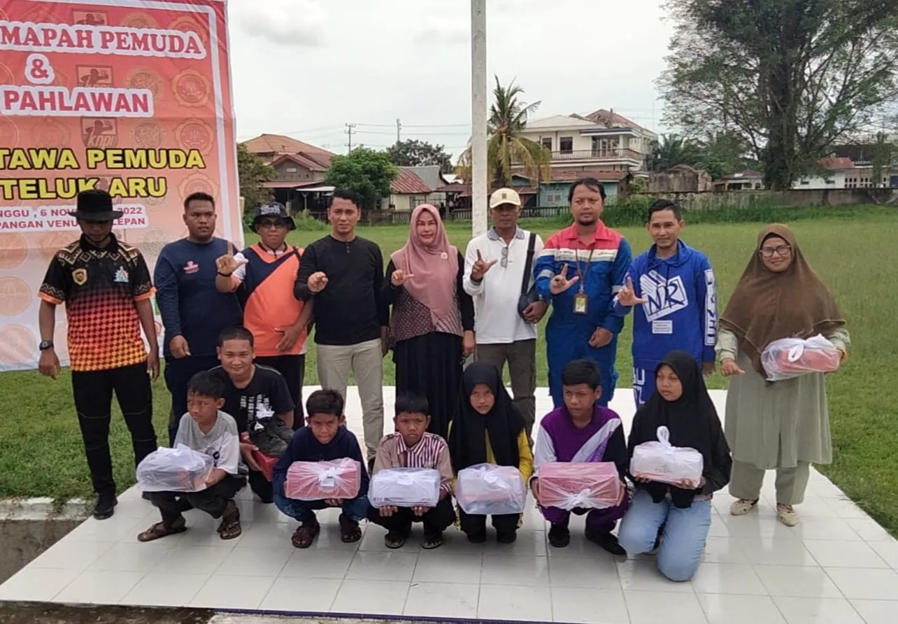 Rumah Bahari Bagikan 100 Pasang Sepatu Kepada Pelajar SMP
