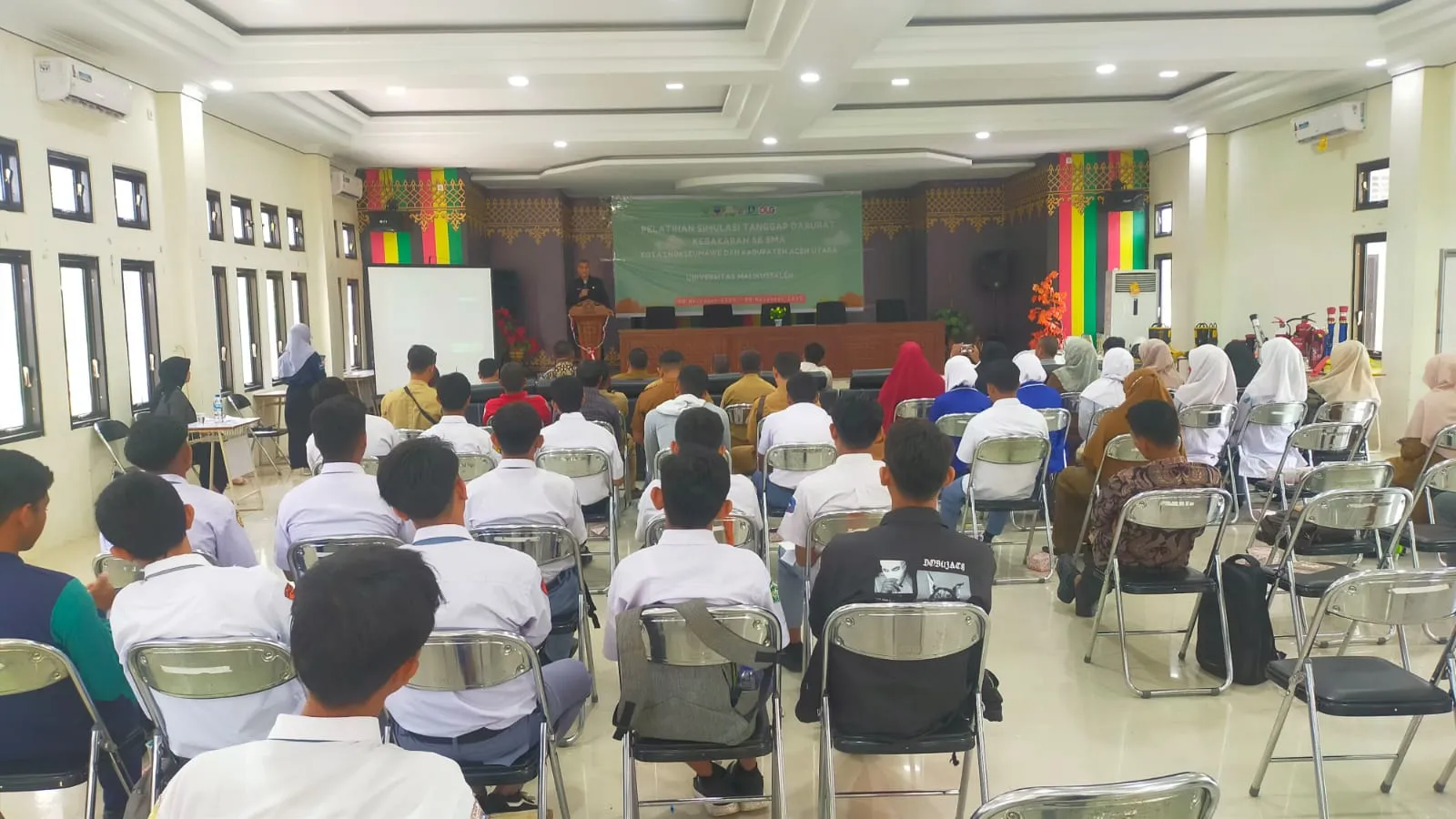 40 Guru Dan Siswa Diedukasi Untuk Tidak Panik Saat Terjadi Kabakaran