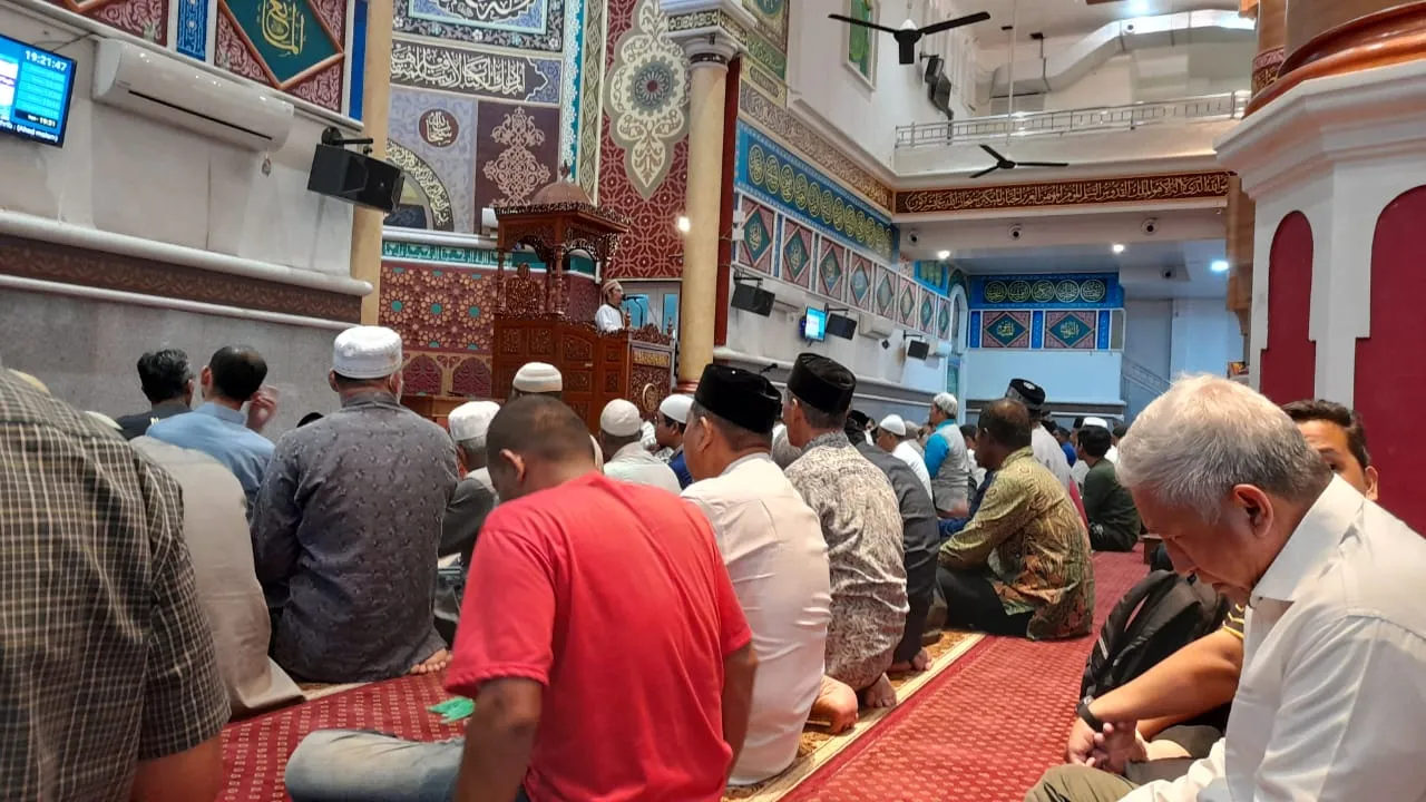 Ratusan Jamaah Shalat Khusuf Gerhana Bulan Di Masjid Oman Banda Aceh