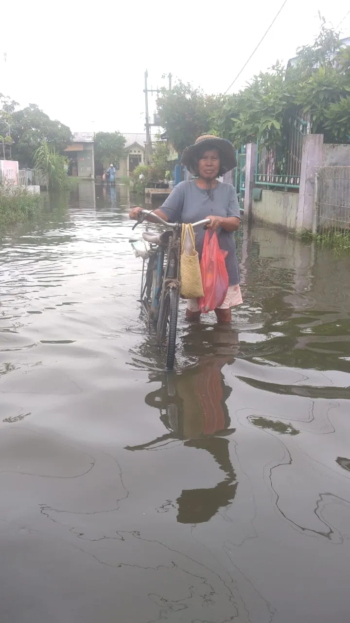 Genangan Banjir Meresahkan Warga Perumahan TKBM Medan Labuhan