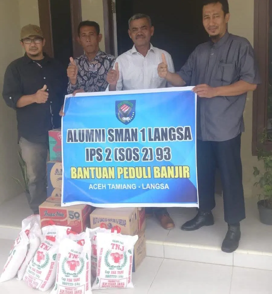 Alumni SMAN 1 Langsa<br>Serahkan Bantuan Korban Banjir