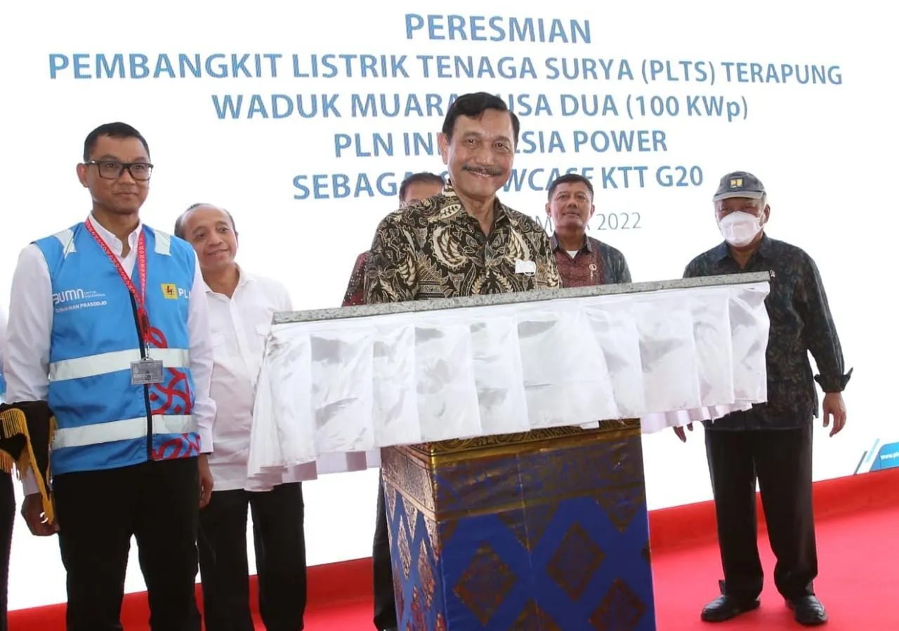 Jelang KTT G20, Menko Luhut Resmikan PLTS Terapung Milik PLN Di Bali
