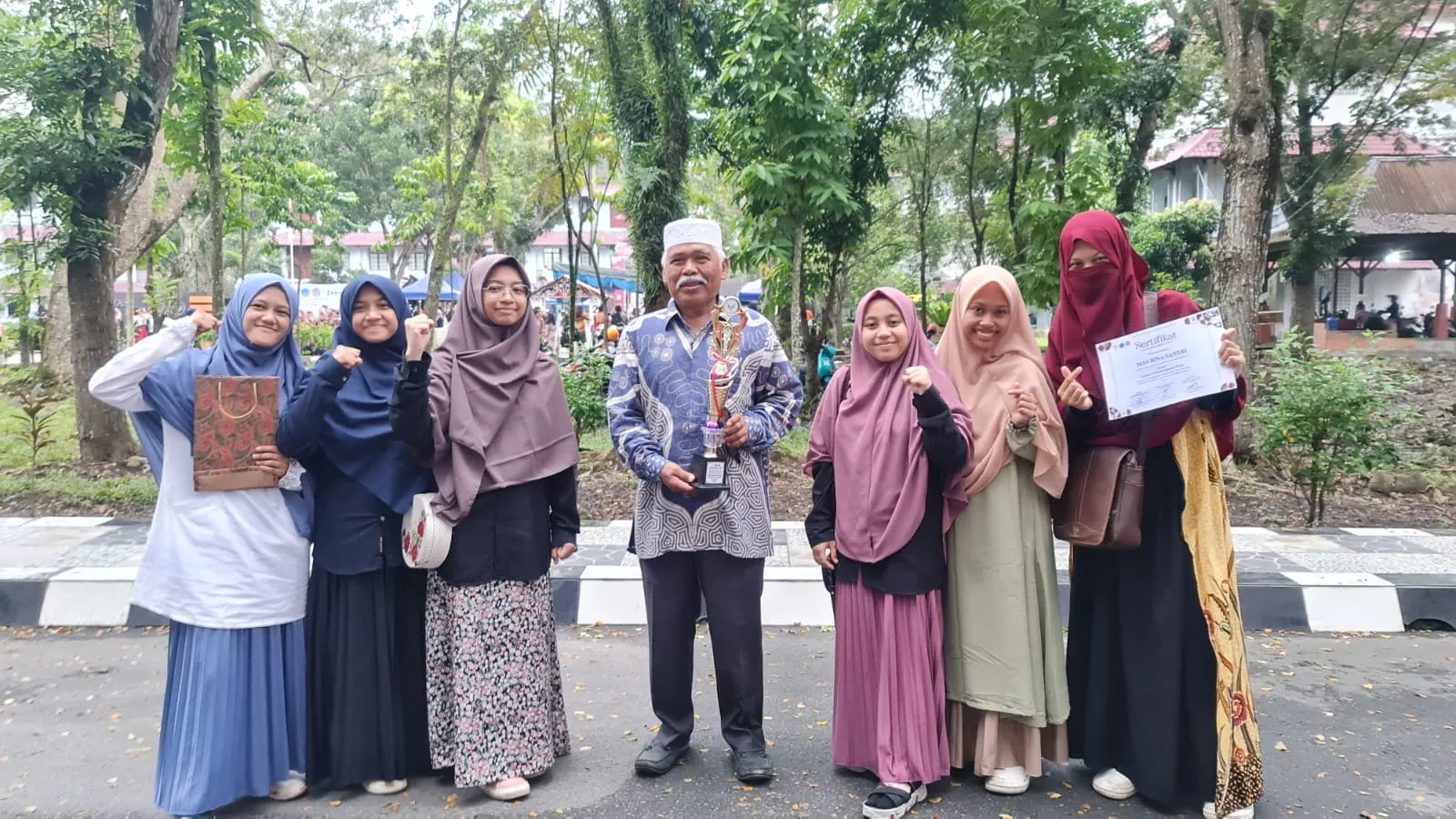 Siswa MA Swasta YP Bina Santri Juara Lomba Musikalisasi Puisi