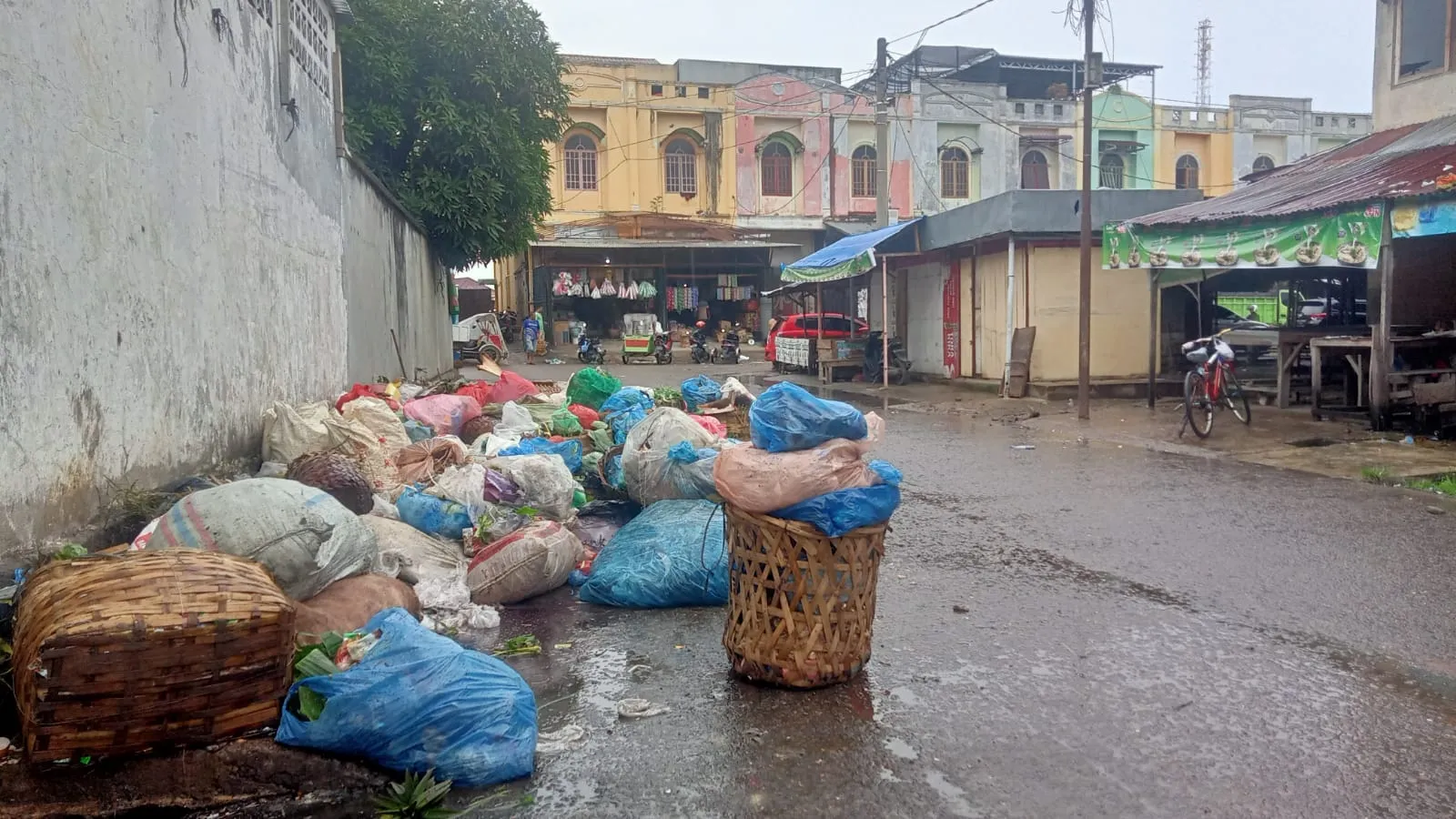 Sampah Masih Menumpuk Dan Membusuk Di Lhokseumawe