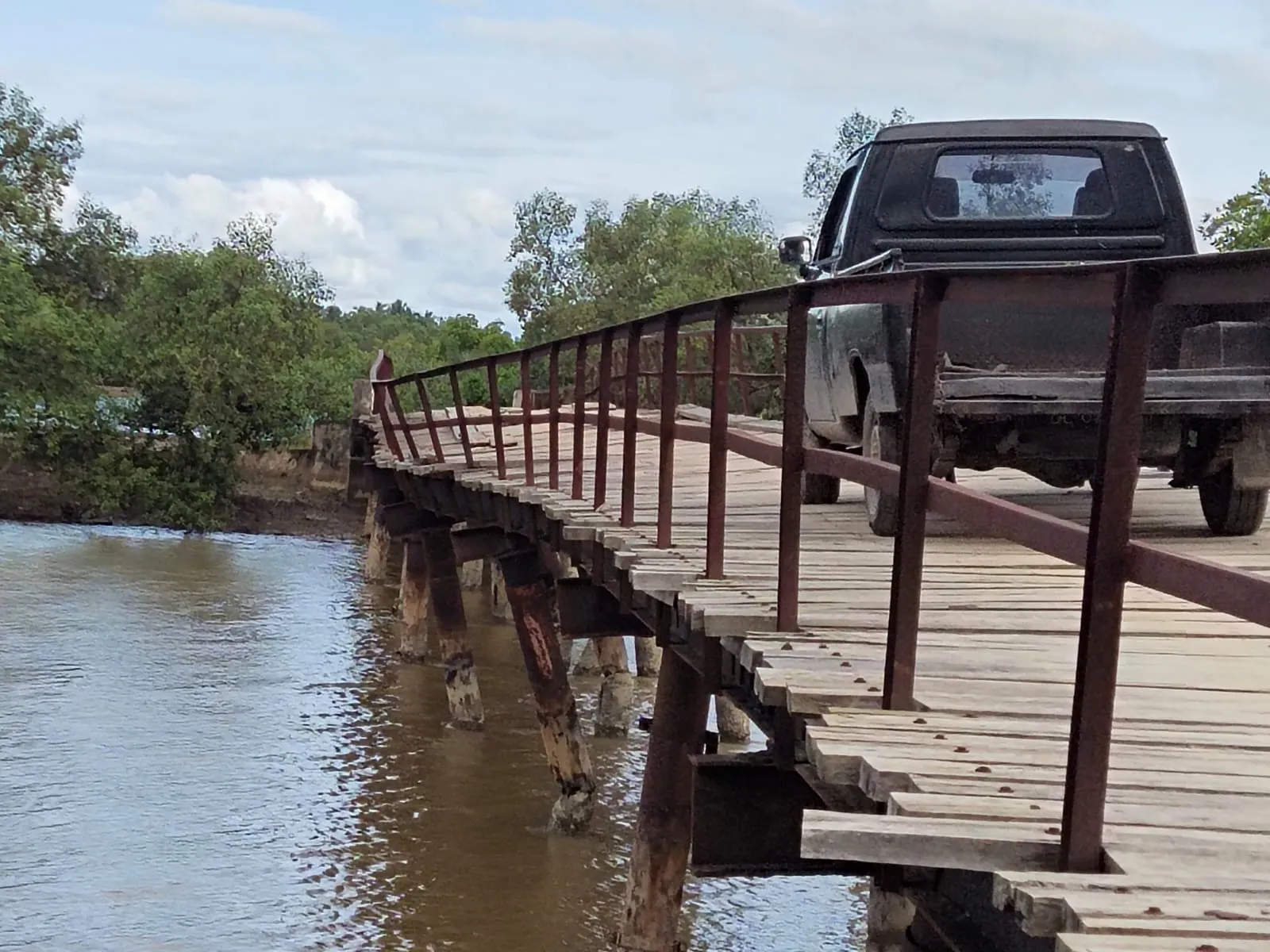 Jembatan Nyaris Roboh, Gampong Naleung Terancam Terisolir