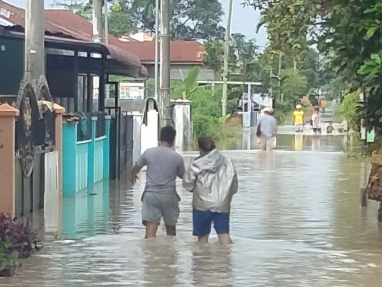 Hujan Deras, Ratusan Rumah Warga Batangkuis Terendam Banjir