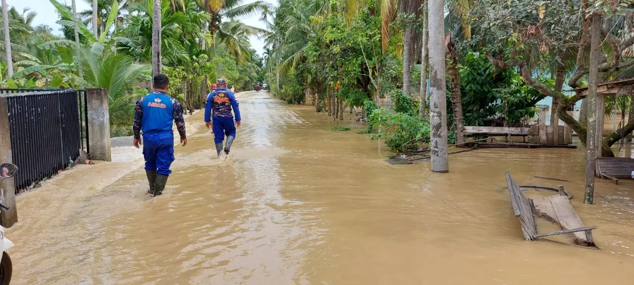 Di Bireuen, Banjir Luapan Rendam Belasan Desa Dan Renggut Dua Jiwa