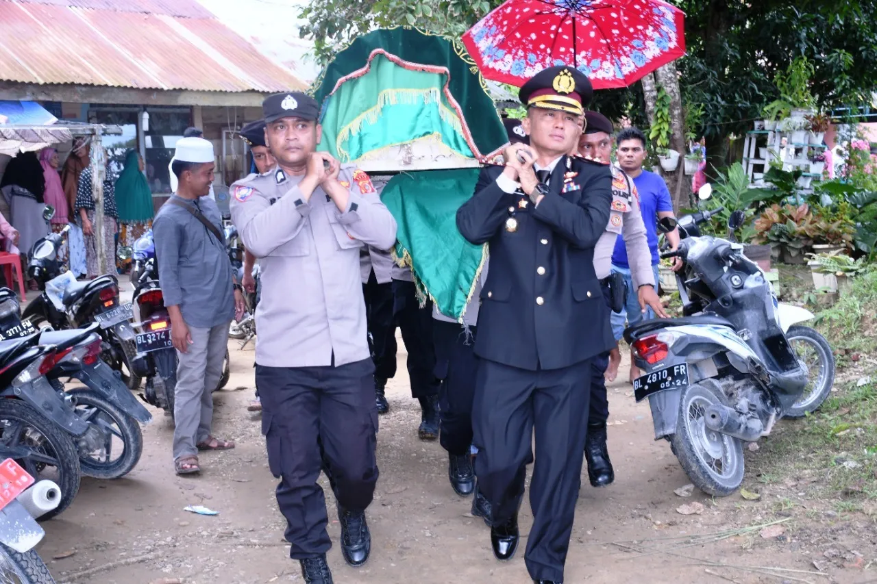 Yang Digotong…