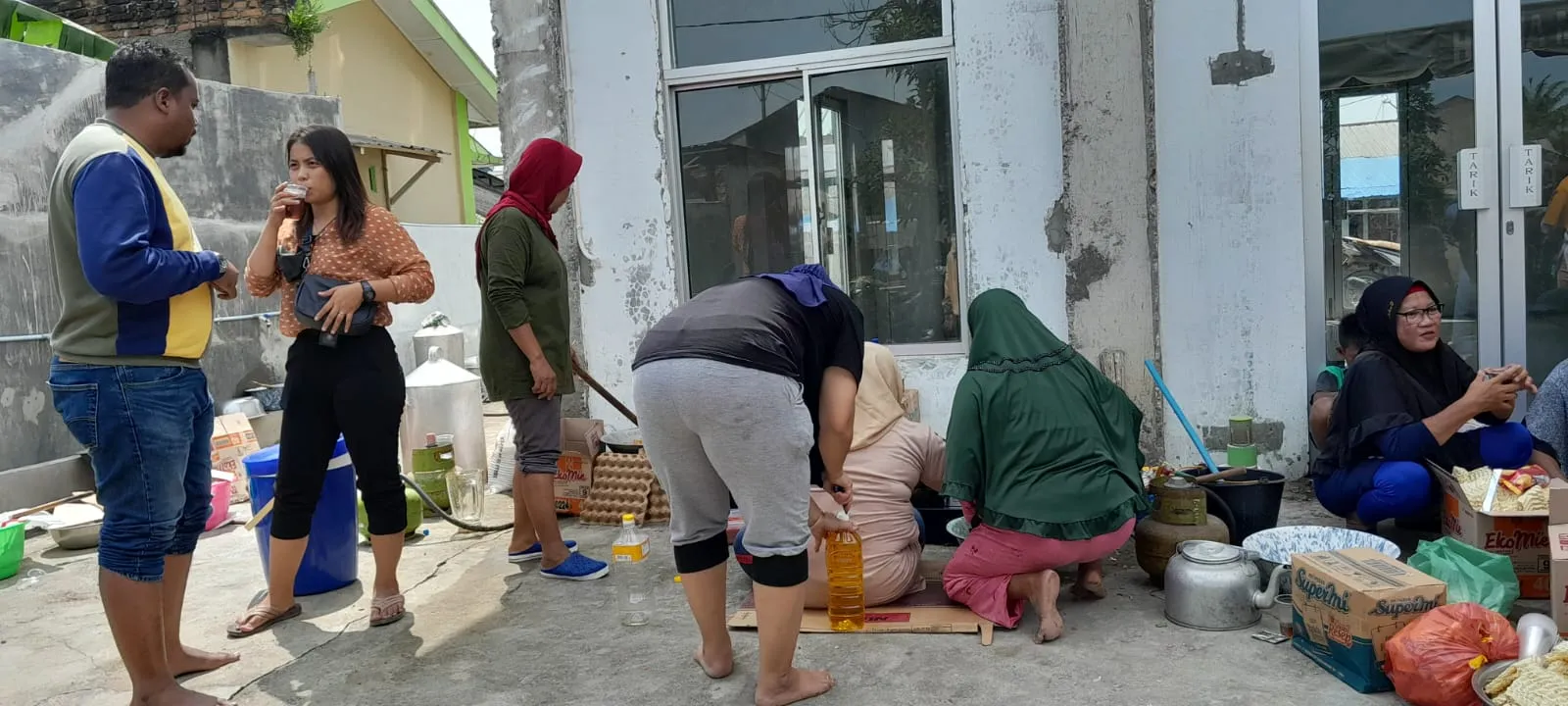 LBH Cakra Keadilan Bantu Korban Banjir Komplek TKBM Pelabuhan Belawan
