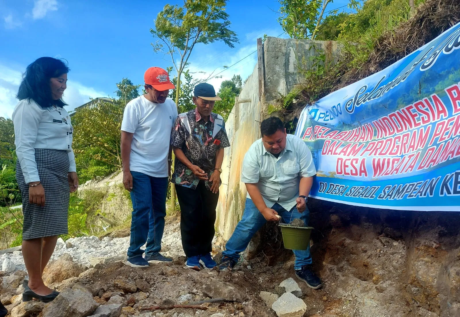 Pelindo Bangun Toilet dan Sarana Air Bersih di Desa Sigaol Simbolon
