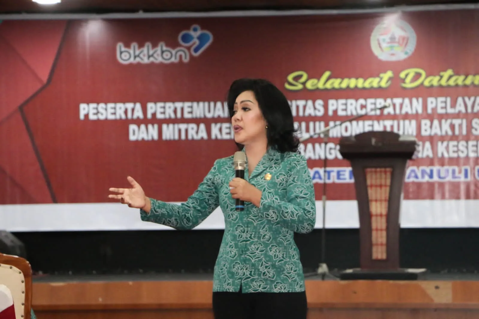 Satika Simamora Narasumber Di Kegiatan Momentum Bakti Sosial Kesatuan Gerak PKK - Bangga Kencana Kesehatan Taput