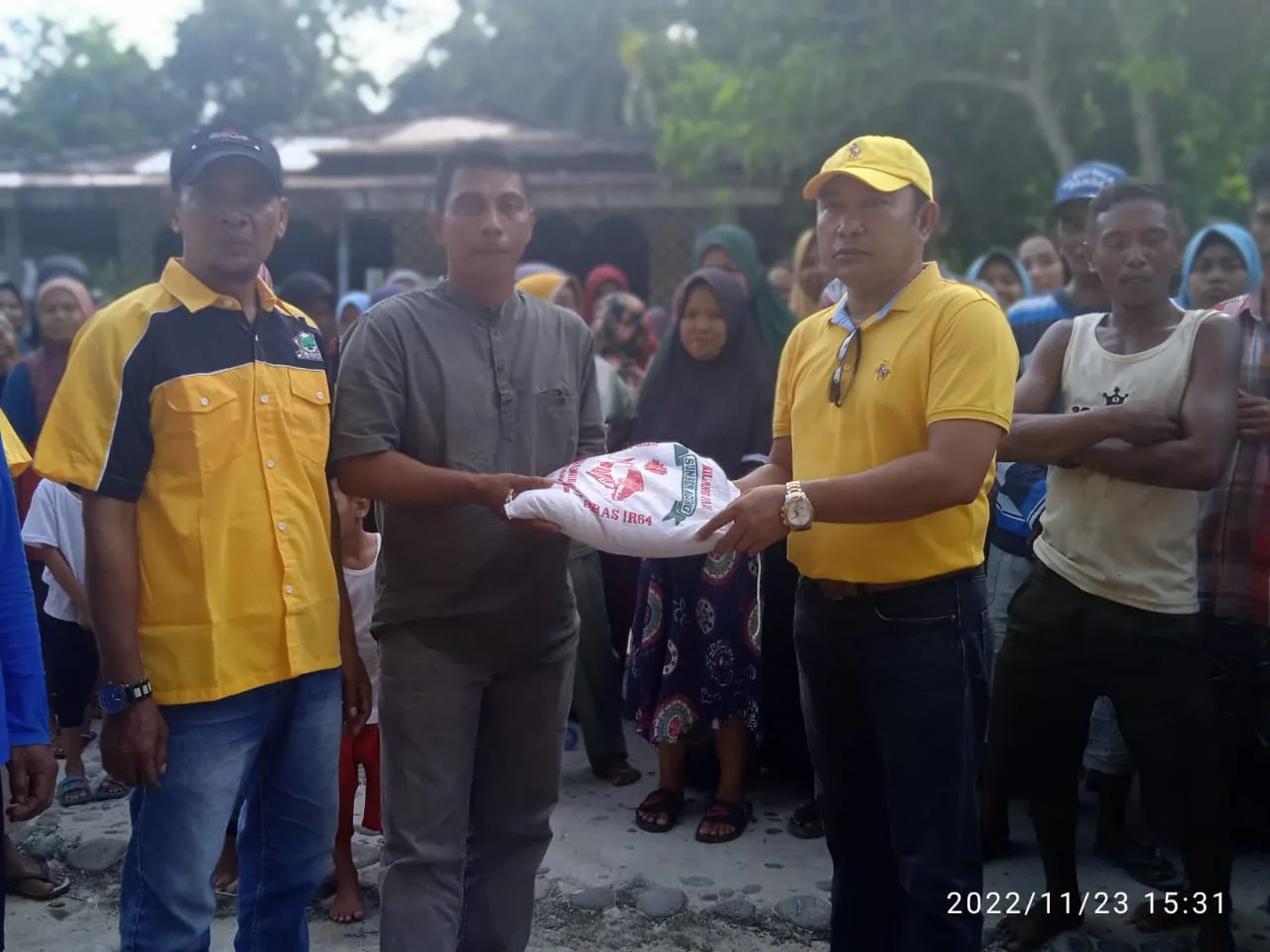 Golkar Peduli Salurkan 3,5 Ton Beras Kepada 700 Warga Terdampak Banjir