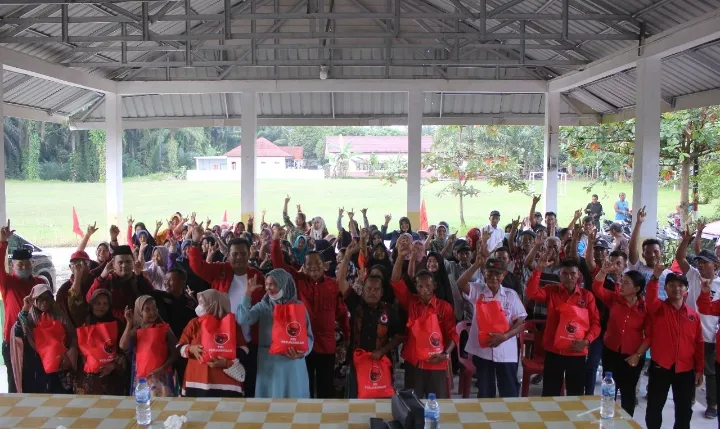 PDIP Labura Bagikan 1000 Paket Sembako Di Acara Rakercab III