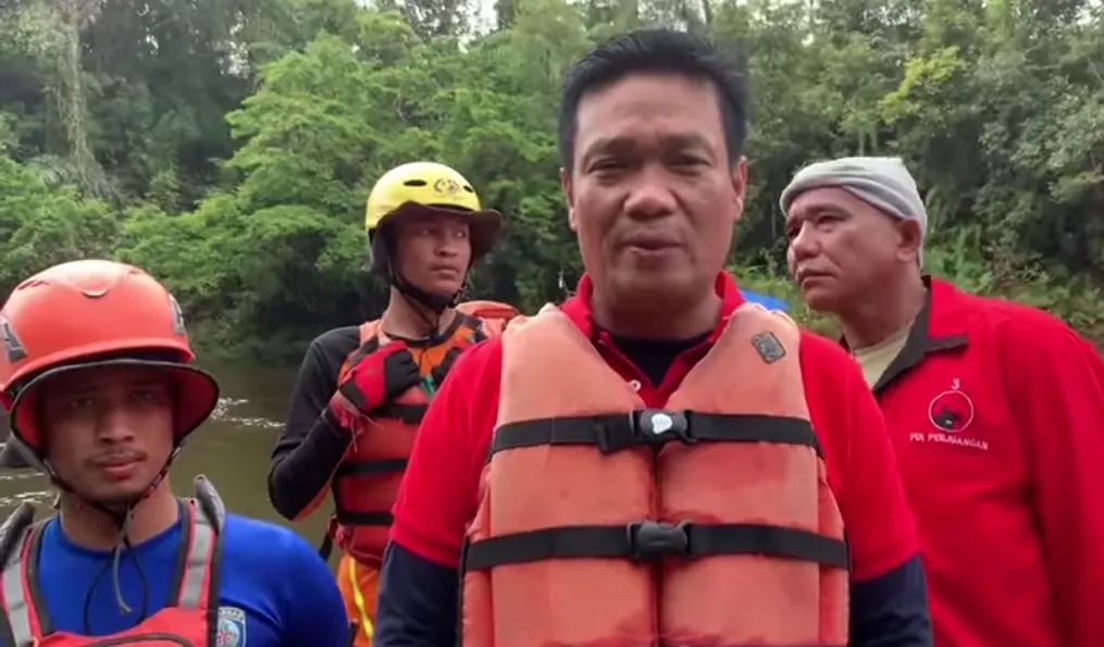 Wabup Humbahas Turun Melakukan Pencarian Korban Hanyut Di Simonggo