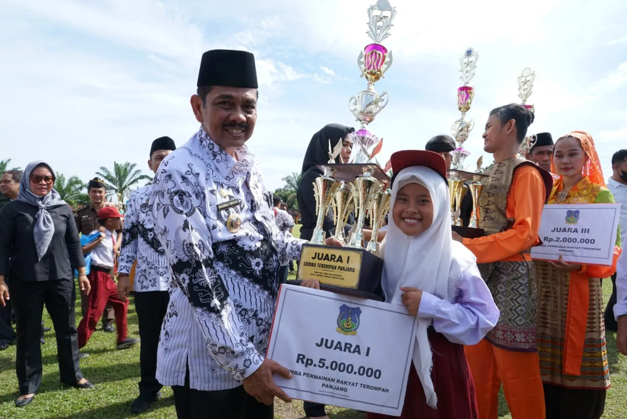Pj Wali Kota Tebingtinggi Ikuti Upacara HGN Dan HUT Ke-77 PGRI