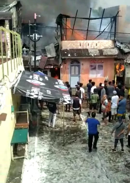 9 Rumah Terbakar Di Sukaraja