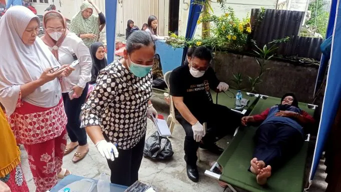 Tuahman Buka Posko Kesehatan Untuk Korban Banjir, Warga Antusias