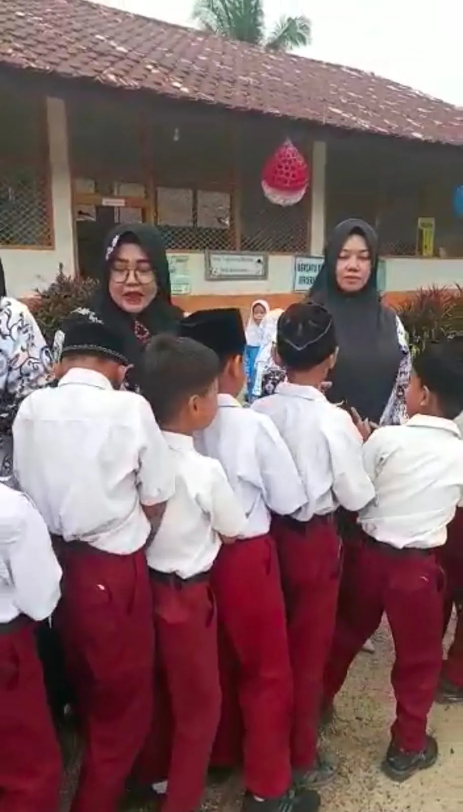 SDN 3 Birem Rayeuk Peringati HUT PGRI