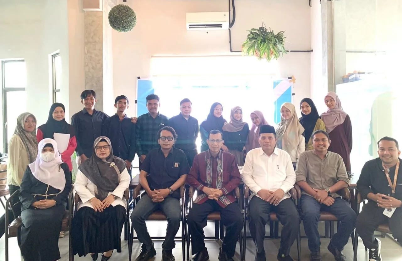 Edward Limbong Wartawan Waspada Narasumber FGD Kontribusi Keilmuan Bidang Jurnalistik Alumni UIN-SU