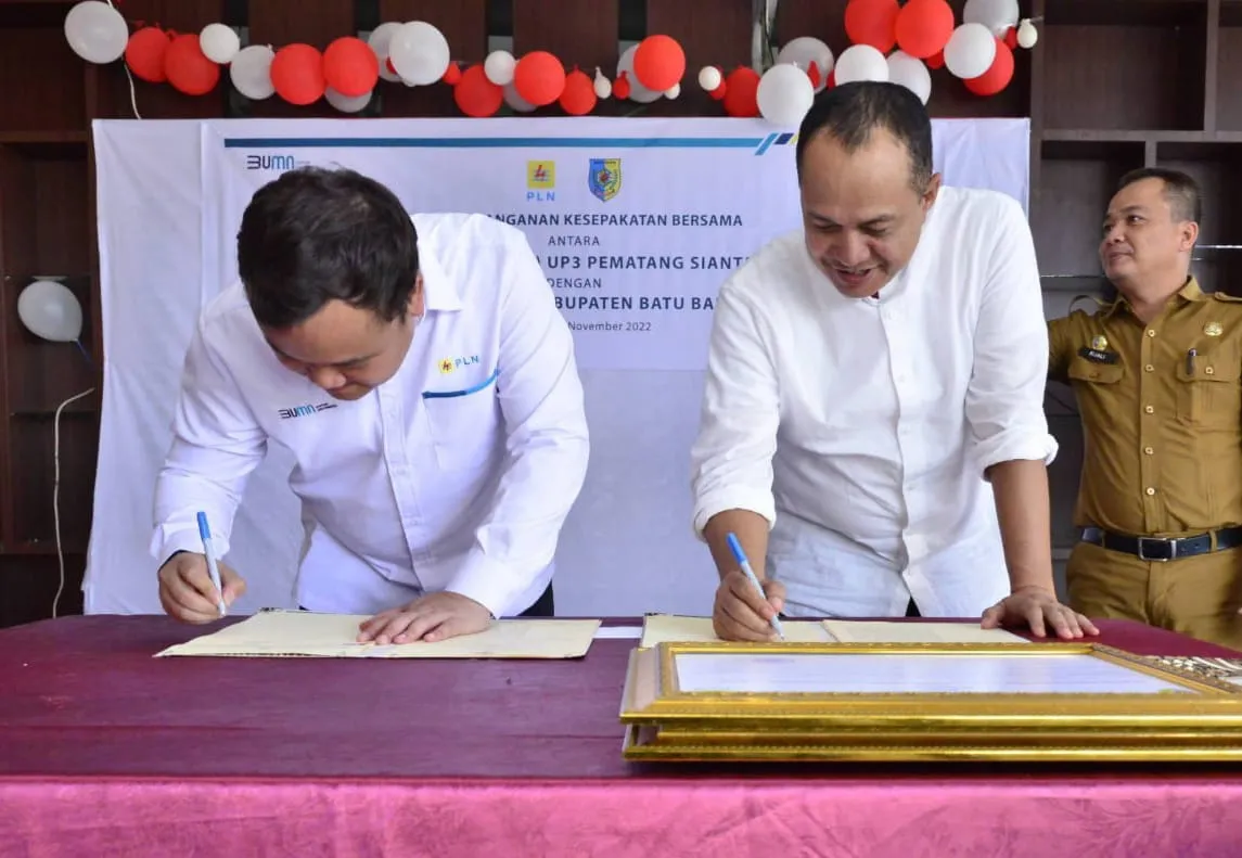 Bupati Zahir Dan PT. PLN Tandatangani MoU