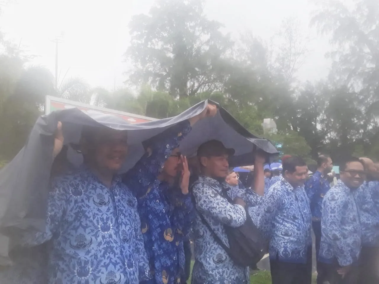 Upacara HUT KORPRI,<br>Ratusan ASN Diguyur Hujan