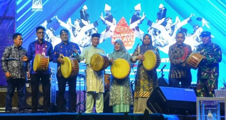 Menguburkan Ula-ula<br>Lembing Di Bumi Muda Sedia