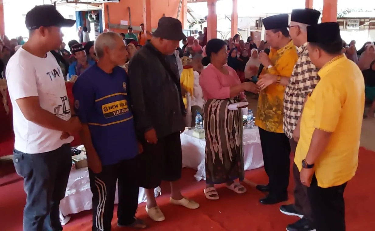 Kader Inti Golkar Bantu Rehab Rumah Mantari Bondar Di Marancar