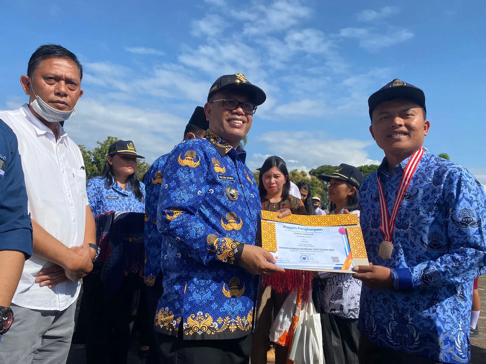 TPL Berikan Hadiah Kepada Guru dan Pelajar Berprestasi