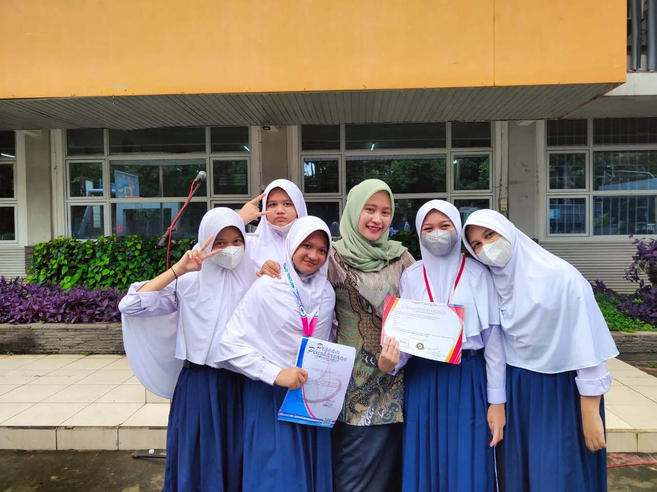 Nazla Raih Emas Olimpiade Matematika Tingkat Nasional