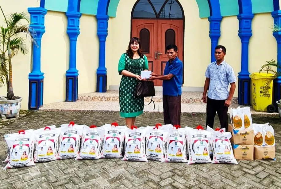 Suryani Paskah Wakil Sekretaris Partai PKB Sumut Baksos Natal Ke HKBP