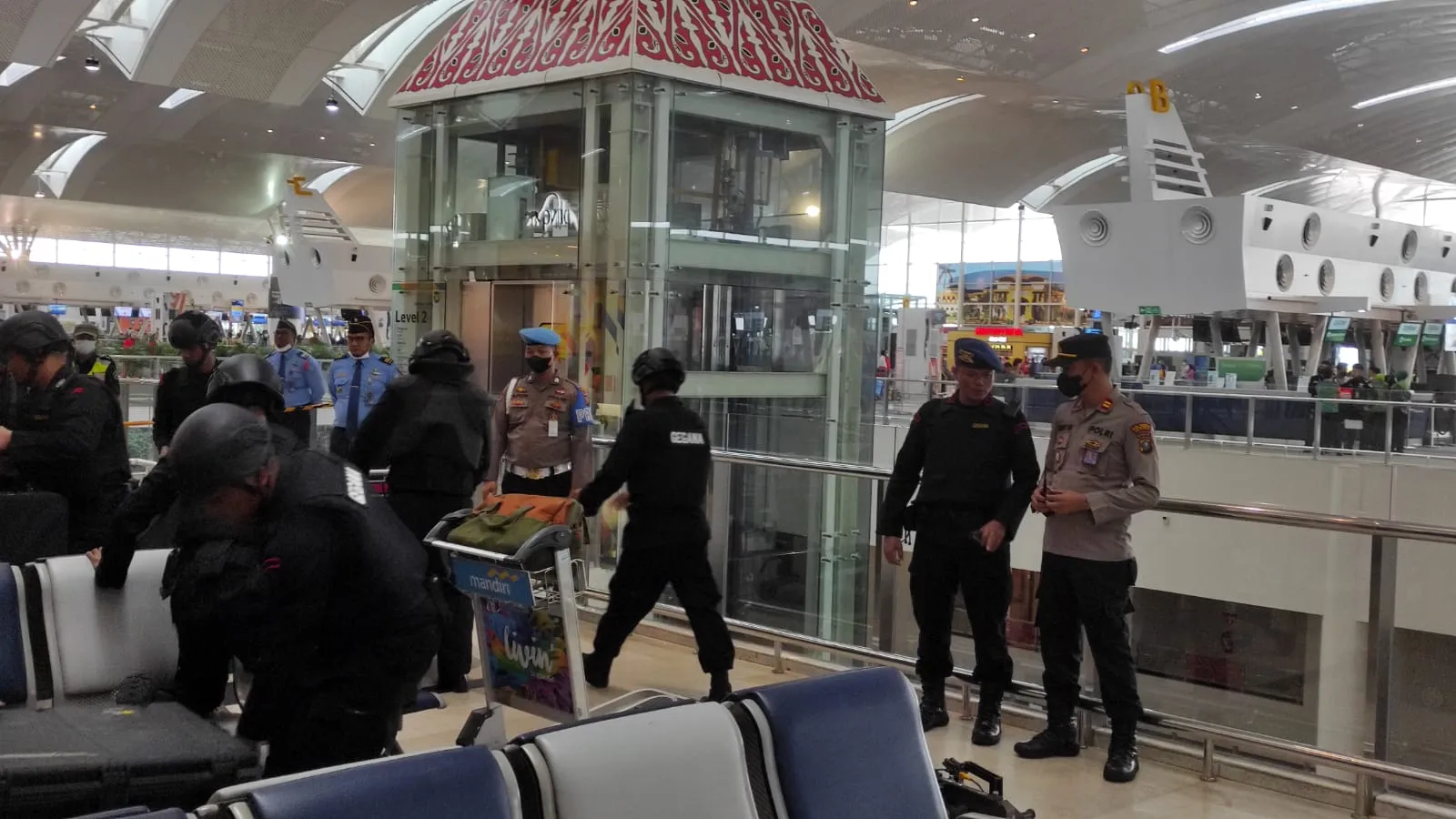 Tim Gabungan Aparat Keamanan Selamatkan Sandera Di Bandara Kualanamu