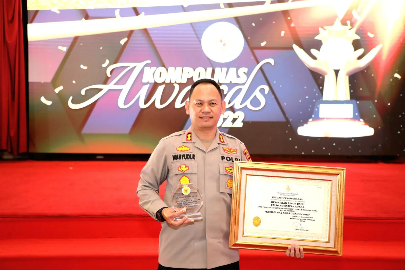Kapolres Dan Kapolsek Sidikalang Kota Raih Kompolnas Awards Tahun 2022