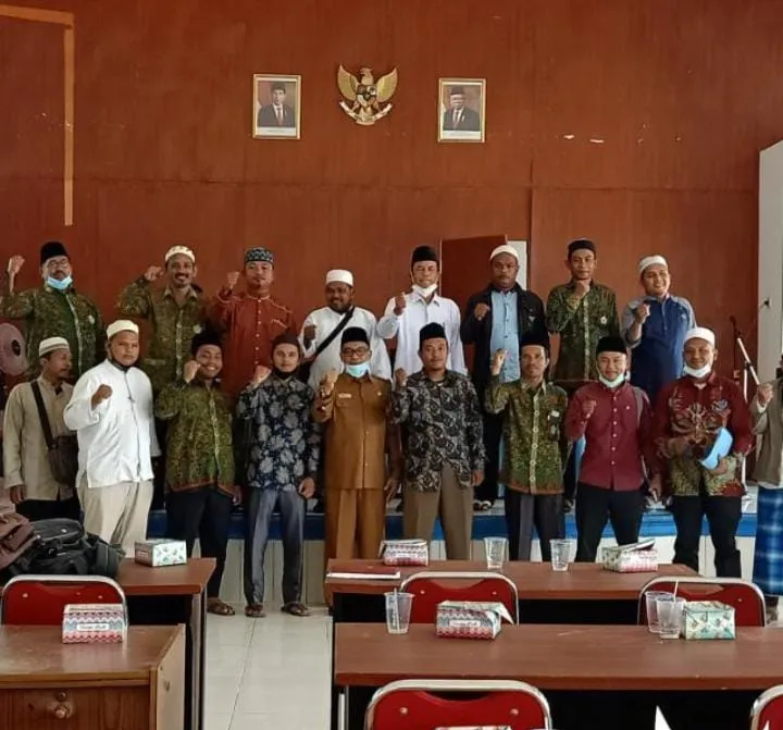 Pemkab Madina Serahkan Bantuan 1.102 Guru MDTA