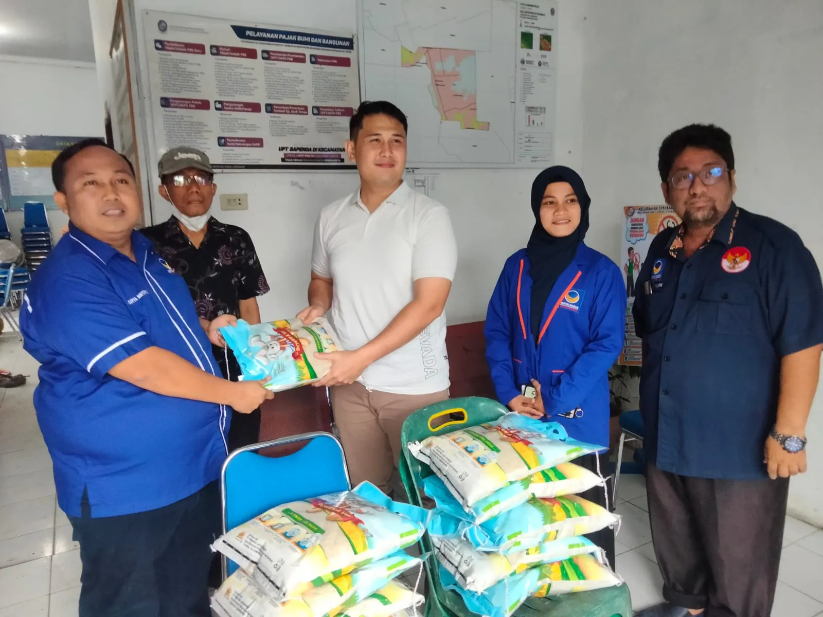 NasDem DS Peduli Serahkan Bantuan Kepada Korban Banjir