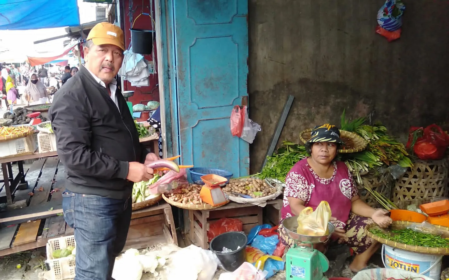 Jelang Nataru, Baru Tuahman Purba Cek Harga Sembako Di Pasar