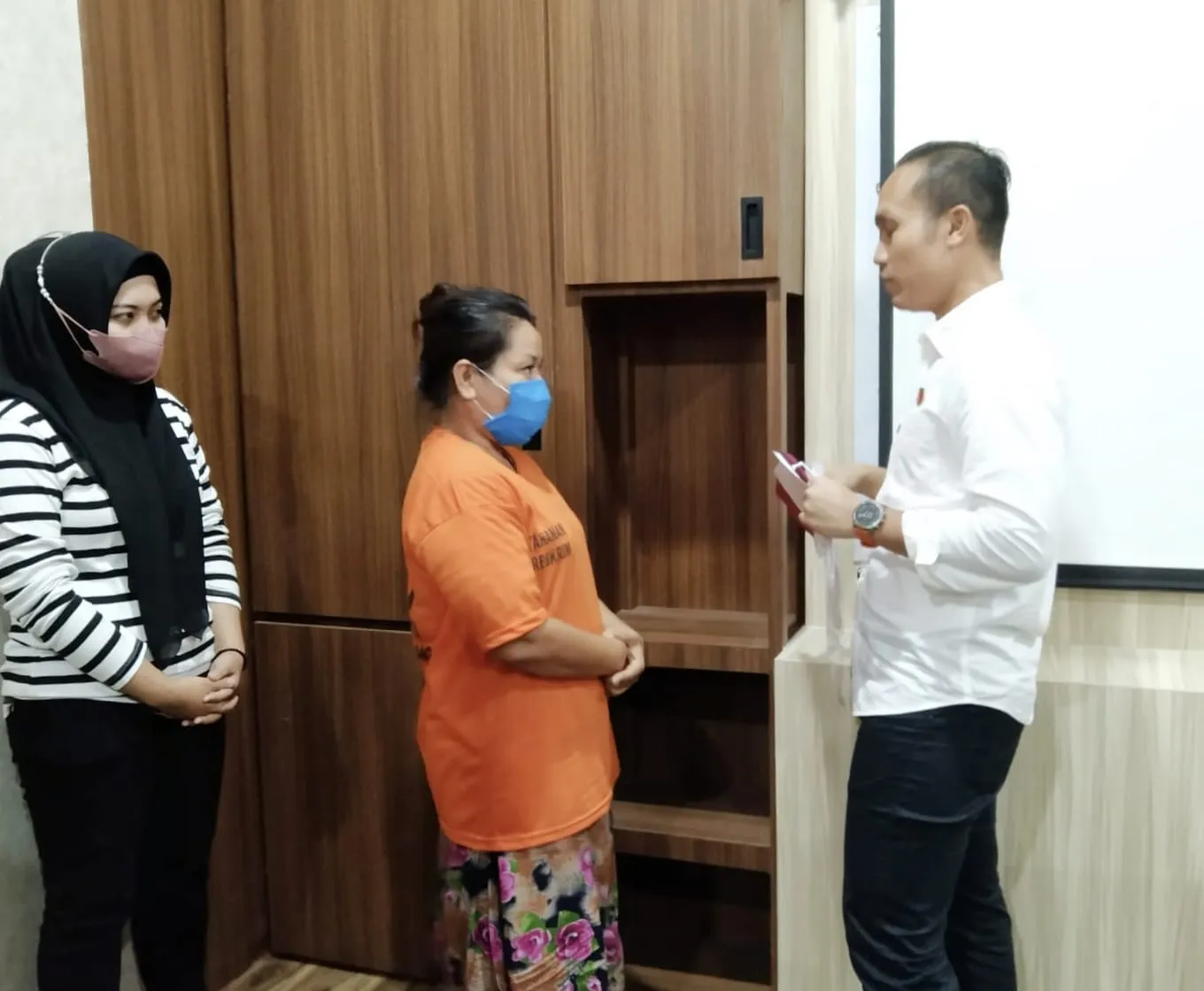 Modus Belanja Malam, IRT Edarkan Upal