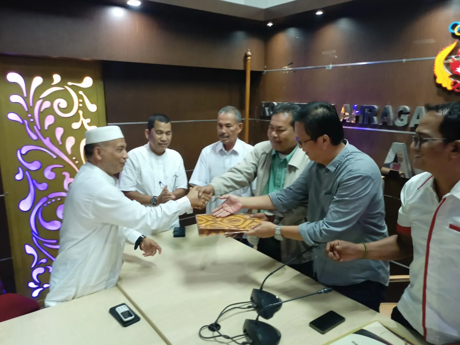 Abu Razak Resmi Mendaftar Balon Ketua Umum KONI Aceh