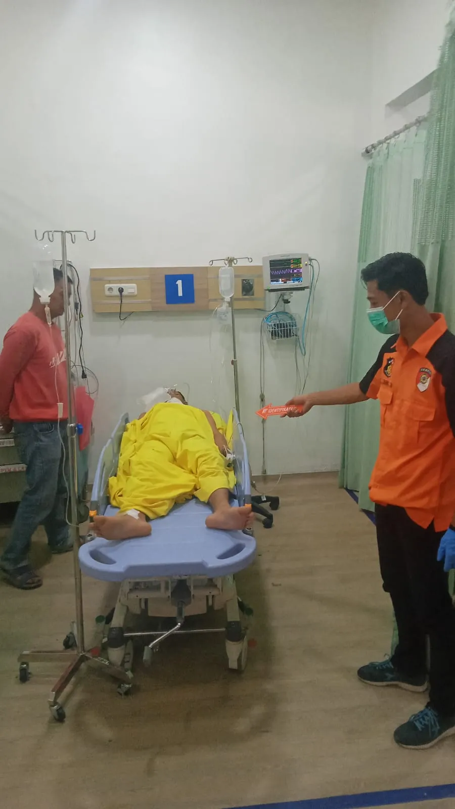 Tersengat Listrik, Pemasang Reklame Kritis
