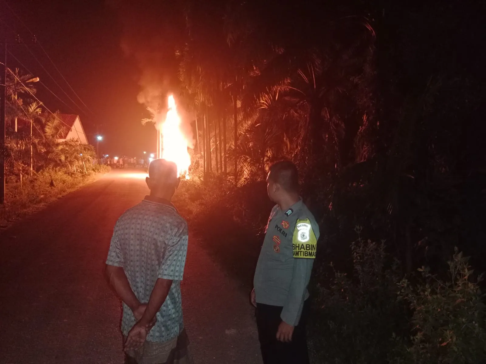 Warga Bakar Mobil Maling Sapi Di Seruway