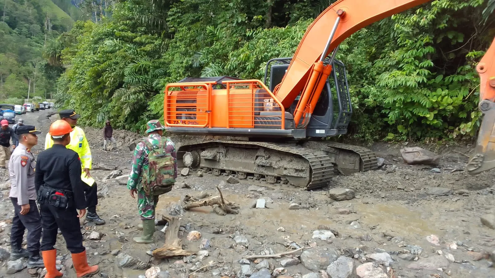 Jalan Penghubung Kecamatan Di Bener Meriah Kembali Longsor