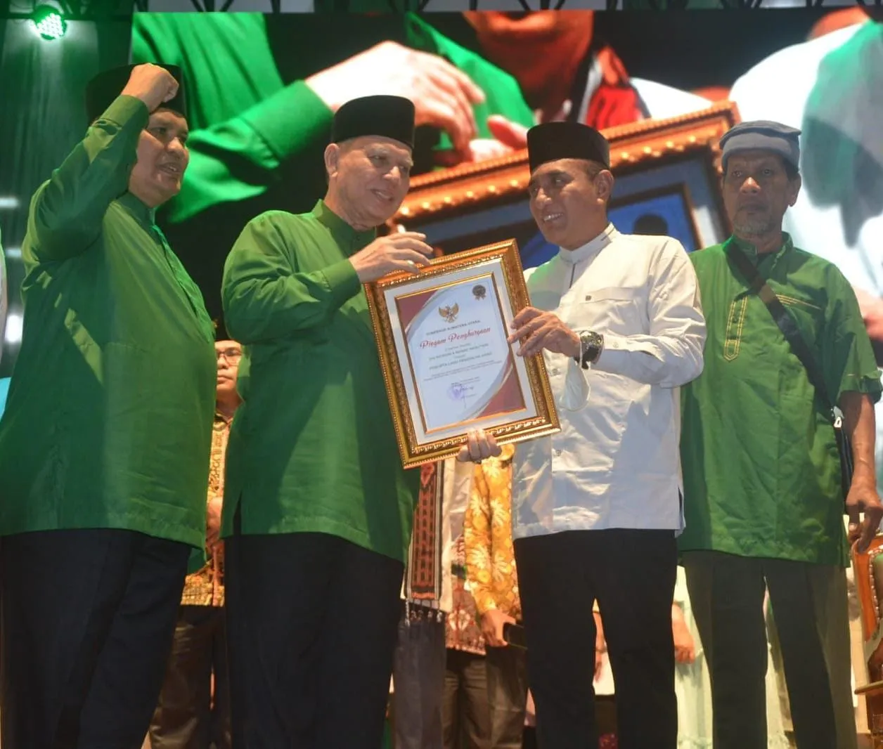 Gubsu Beri Penghargaan<br>Kepada Pencipta Lagu Panggilan Jihad