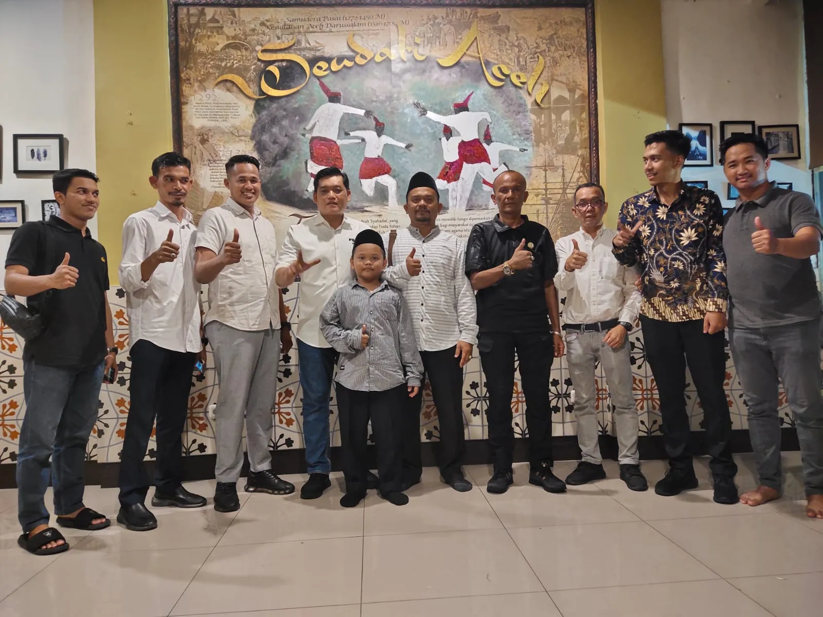 Ilham Pangestu Beri Penghargaan Dan Jamu Ahsin Di Kopi Aceh Karim